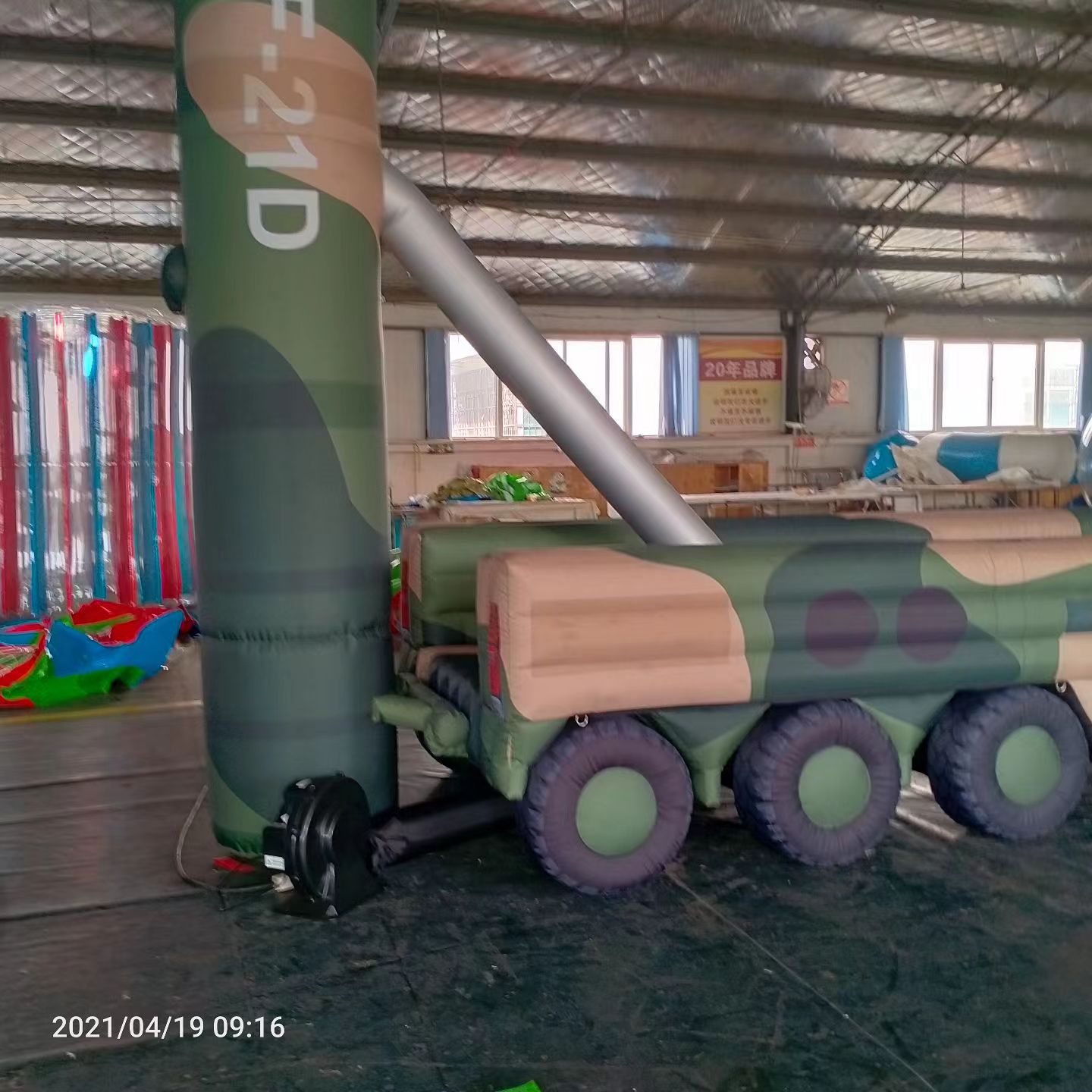 长清军事演习中的充气目标车辆：模拟发射车雷达车坦克飞机